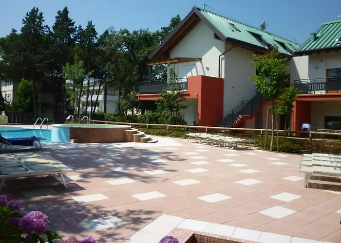 Tastefully Furnished Flat With Pool And Area * Bibione