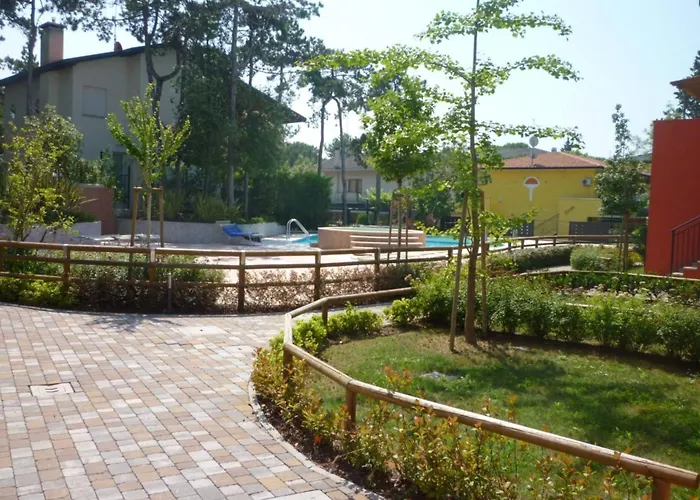 Tastefully Furnished Flat With Pool And Area Apartman *