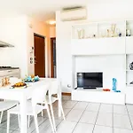 Tastefully Furnished Flat With Pool And Area Apartment Bibione