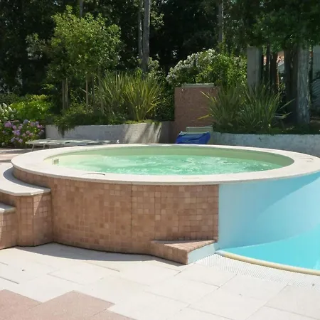 Tastefully Furnished Flat With Pool And Area Appartamento *