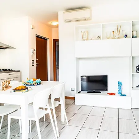 Tastefully Furnished Flat With Pool And Area Appartamento Bibione
